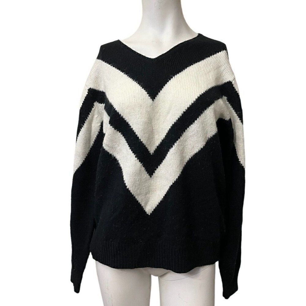 Maurada Ladies XL Sweater Black White V Neck Mohair NWT Pullover Lightweight